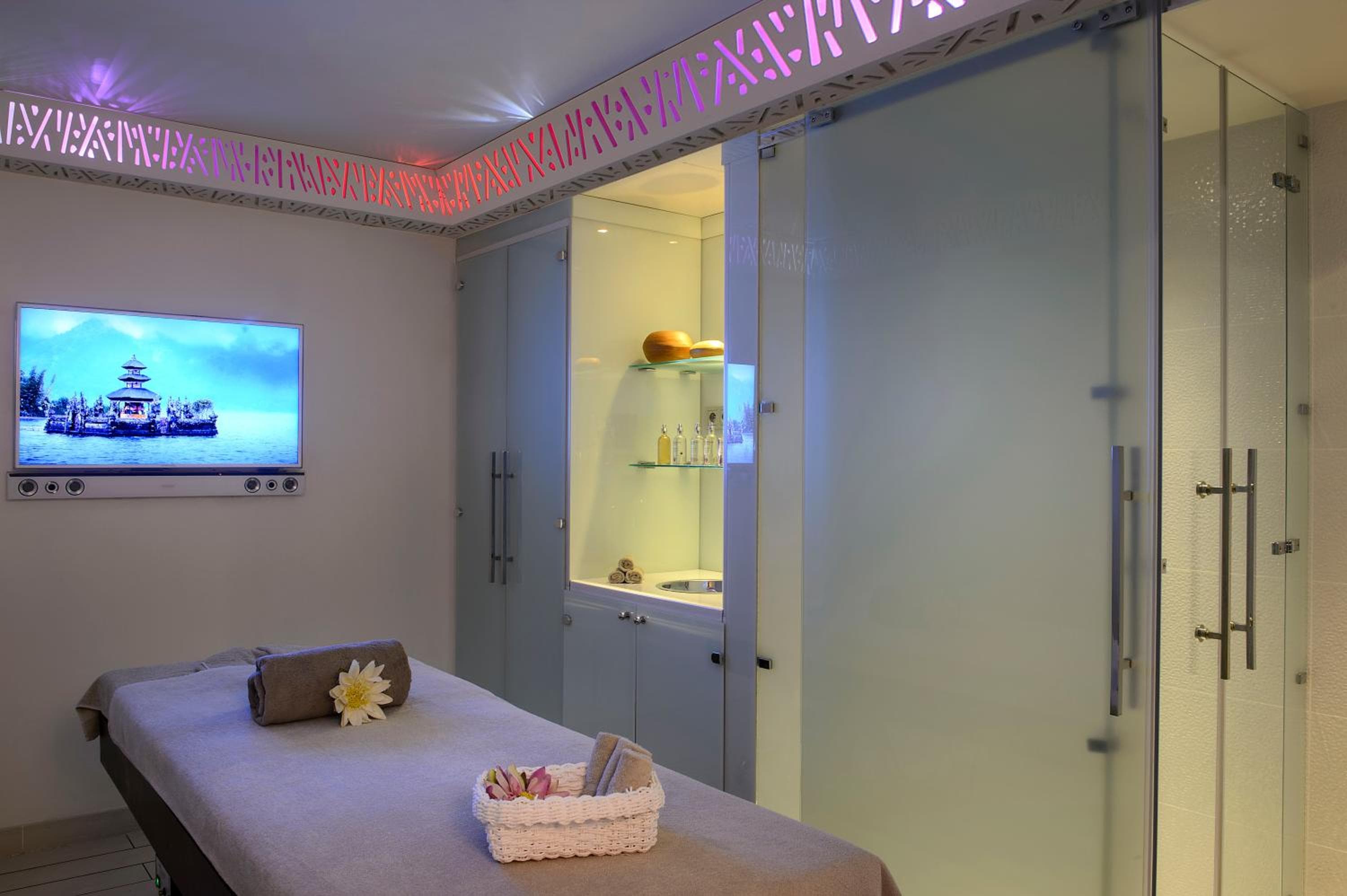 Five Seas by Inwood Hotels — 11