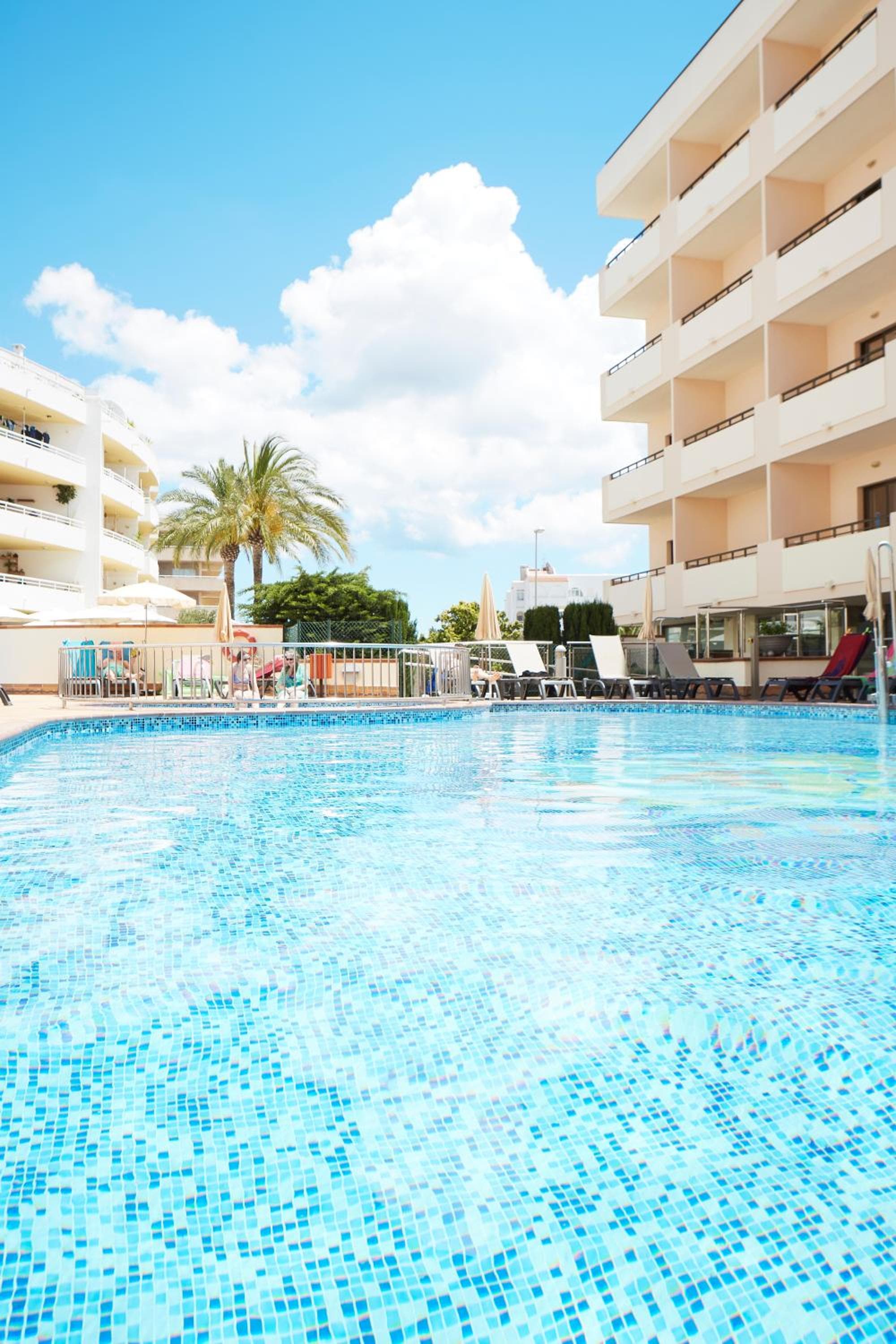 Invisa Hotel La Cala — 1