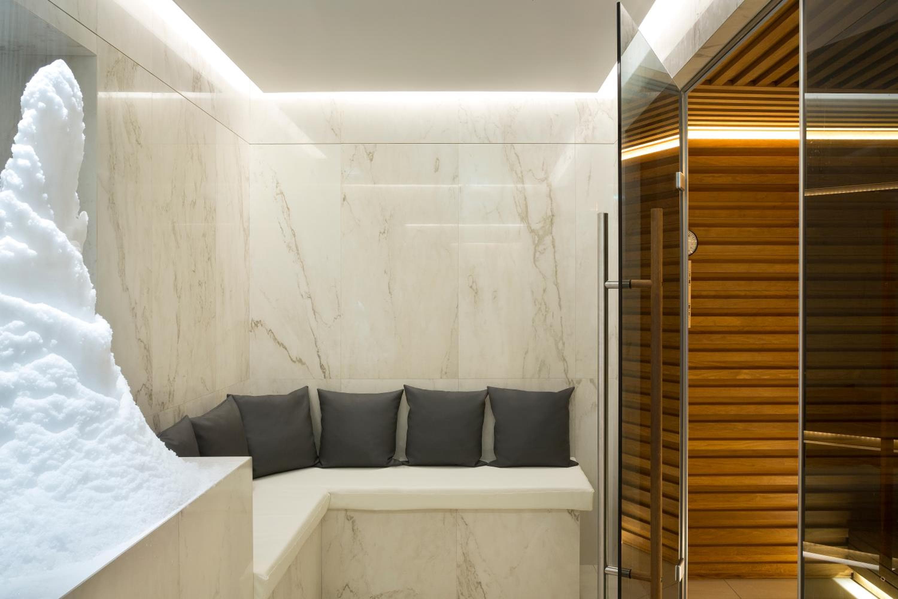 Hôtel Barrière Le Majestic Cannes — 5