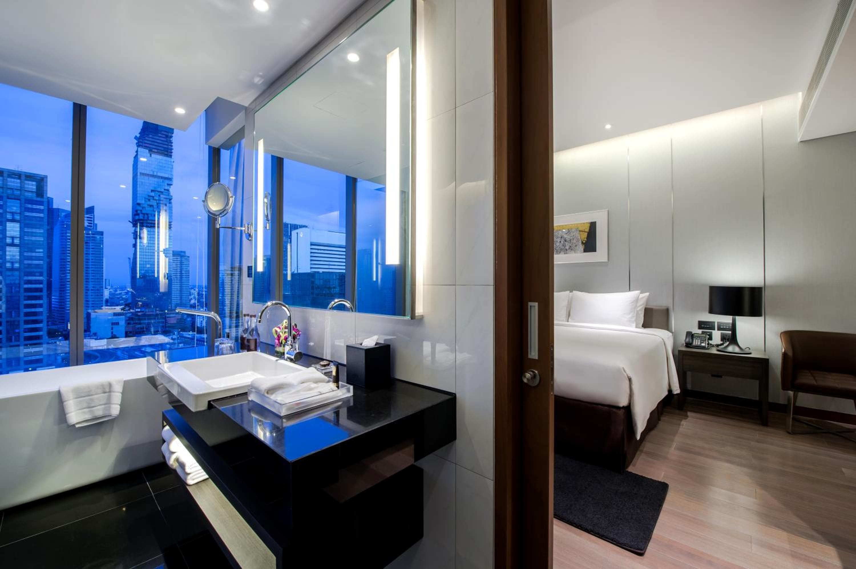 Amara Bangkok Hotel — 11