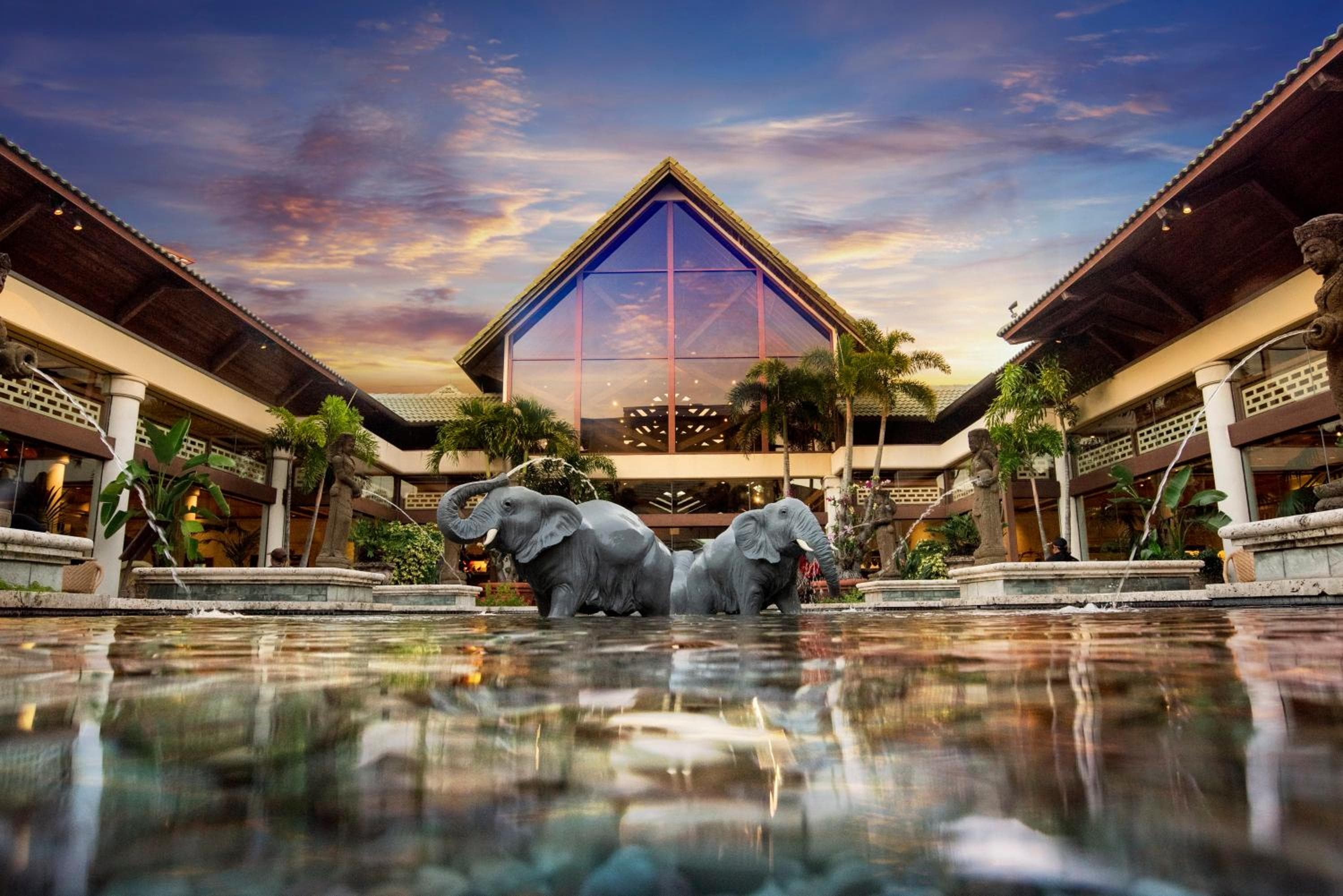 Universal's Loews Royal Pacific Resort — 18