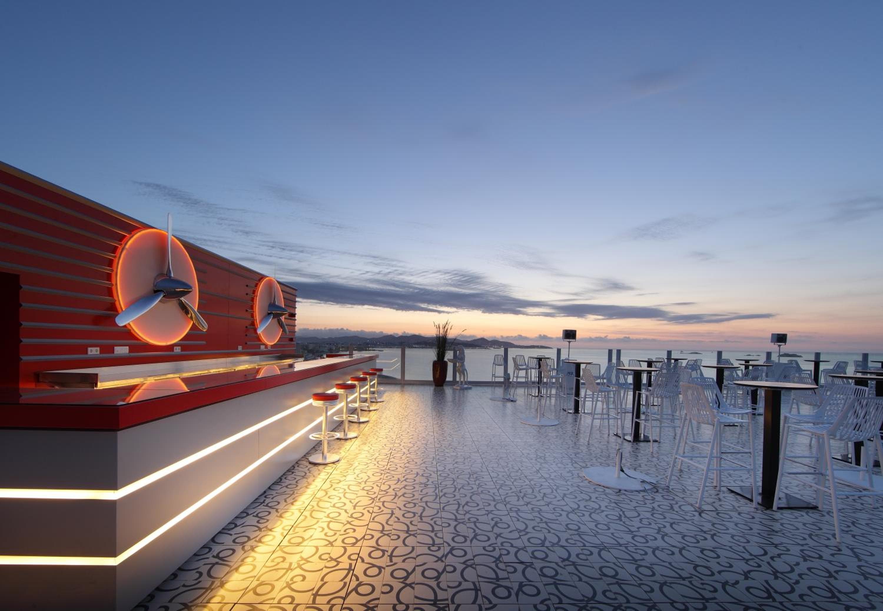 The Unexpected Ibiza Hotel - Ushuaïa Club entrance included — 15