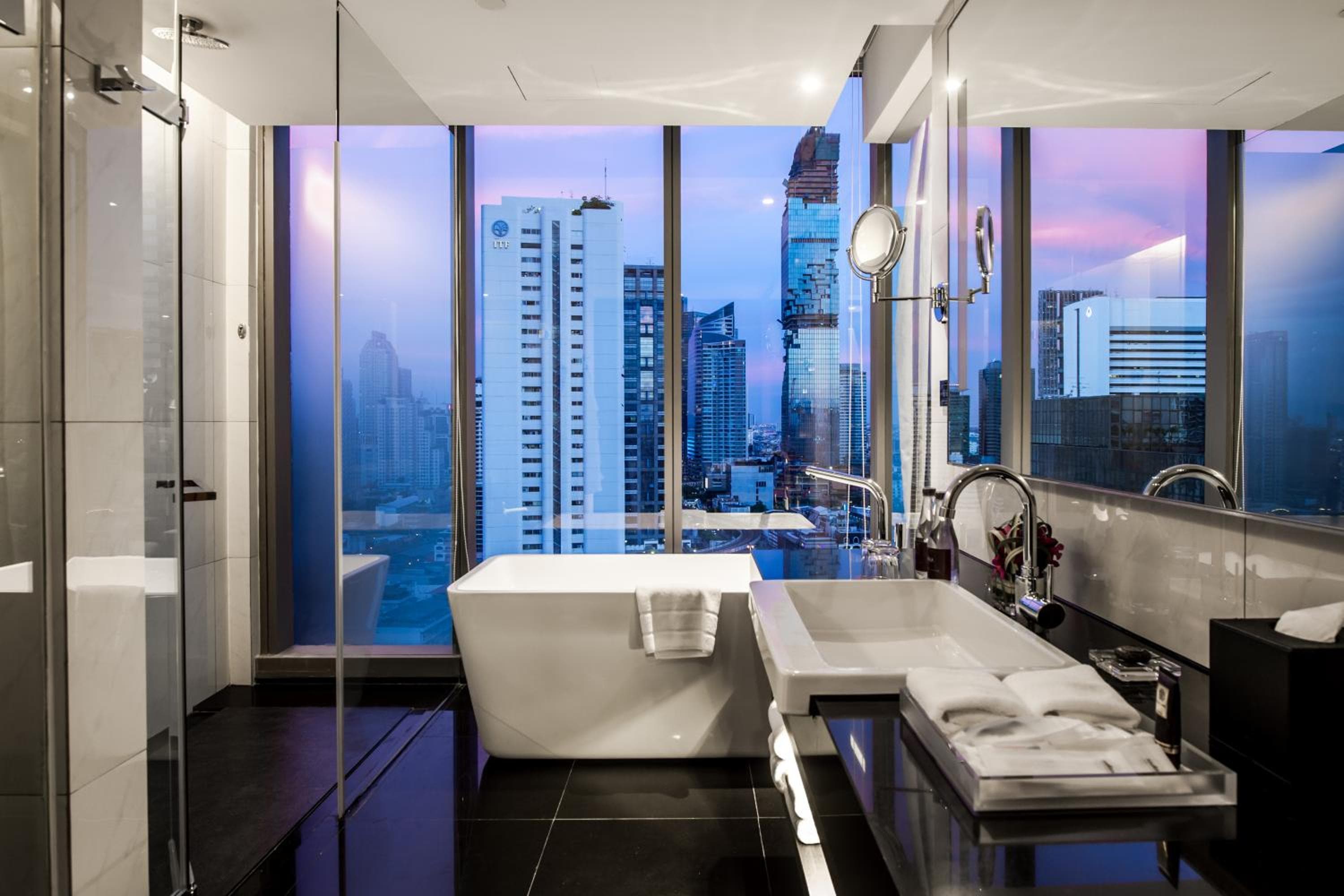Amara Bangkok Hotel — 21