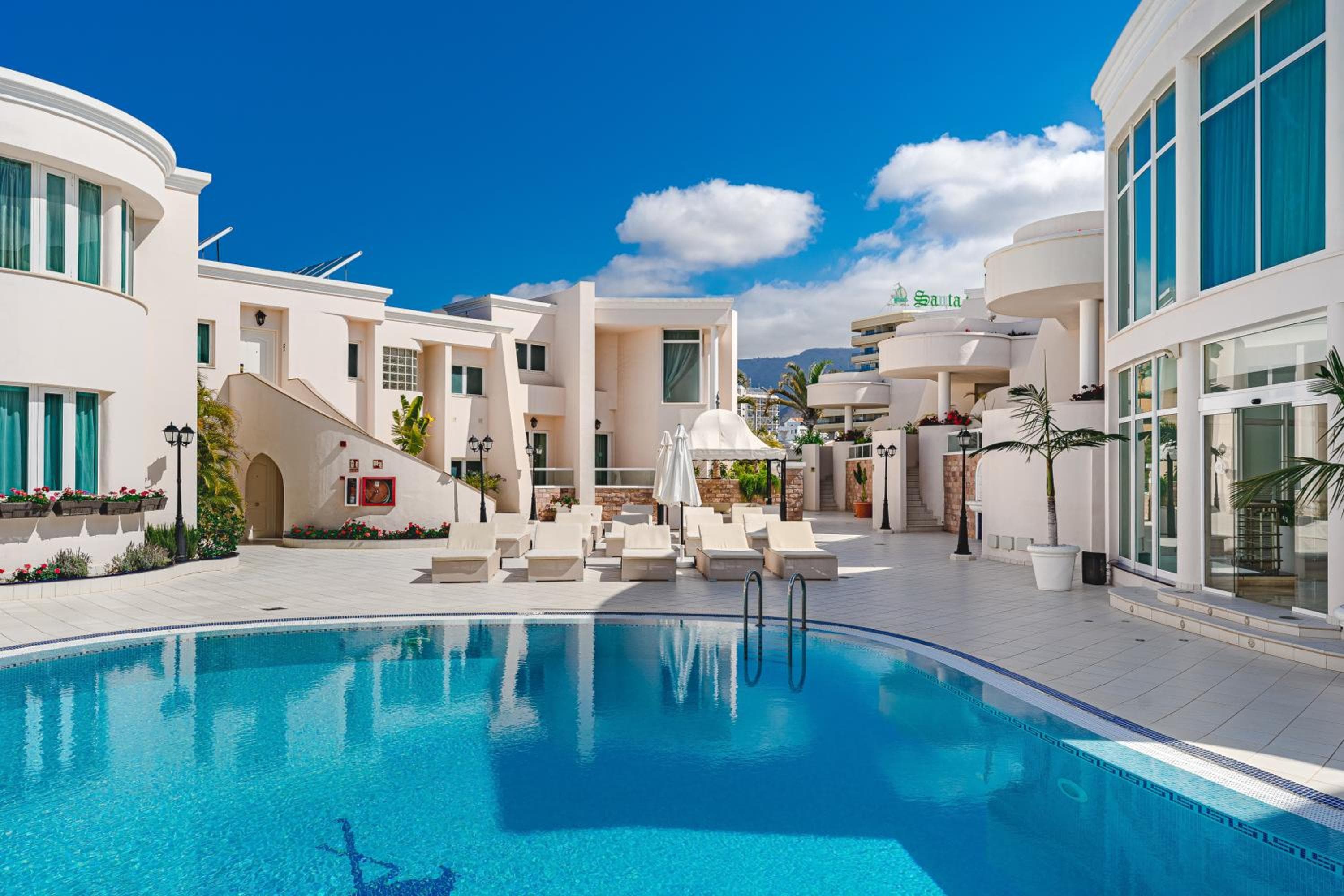Flamingo Suites Boutique Hotel — 14