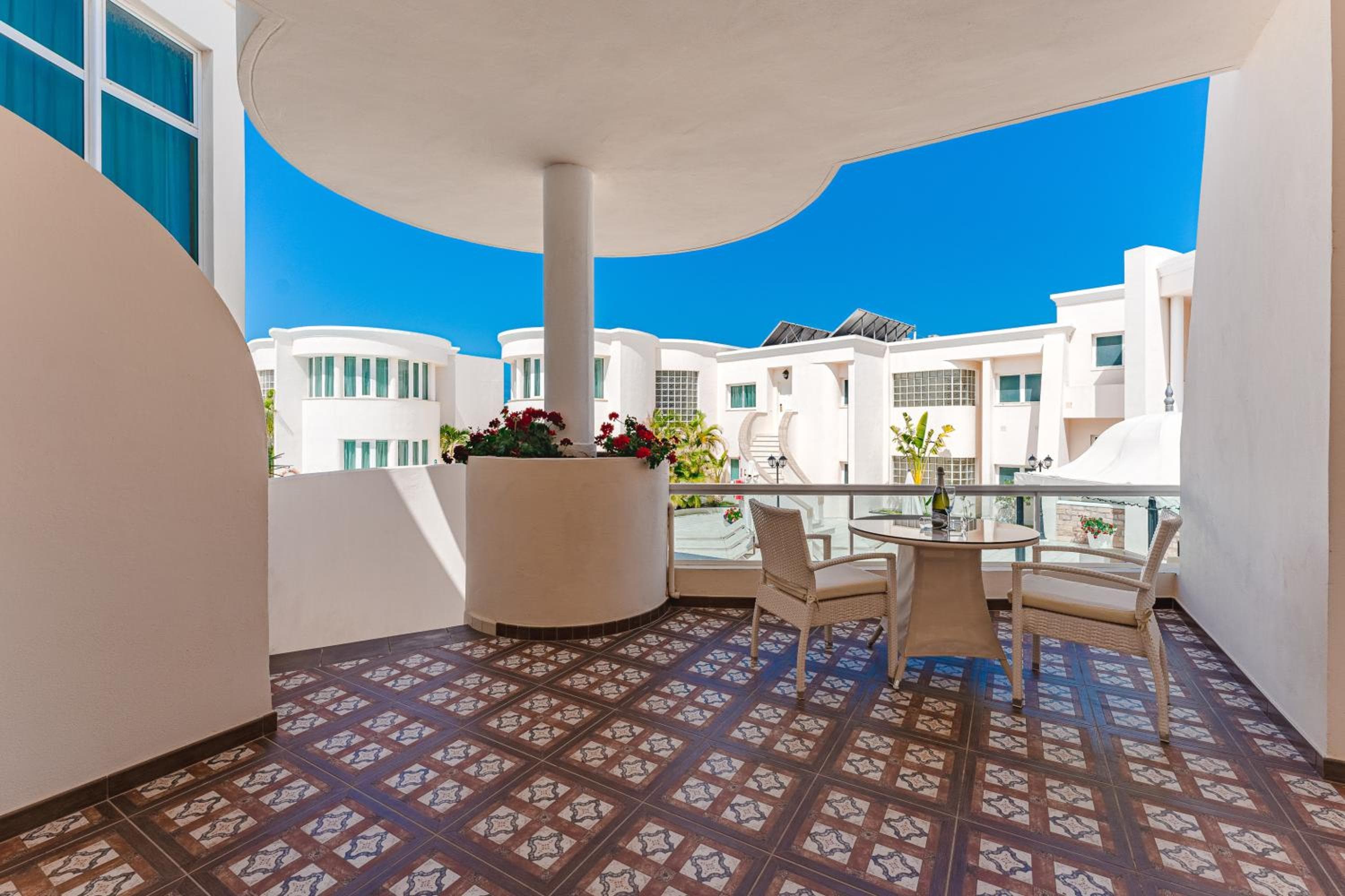 Flamingo Suites Boutique Hotel — 5
