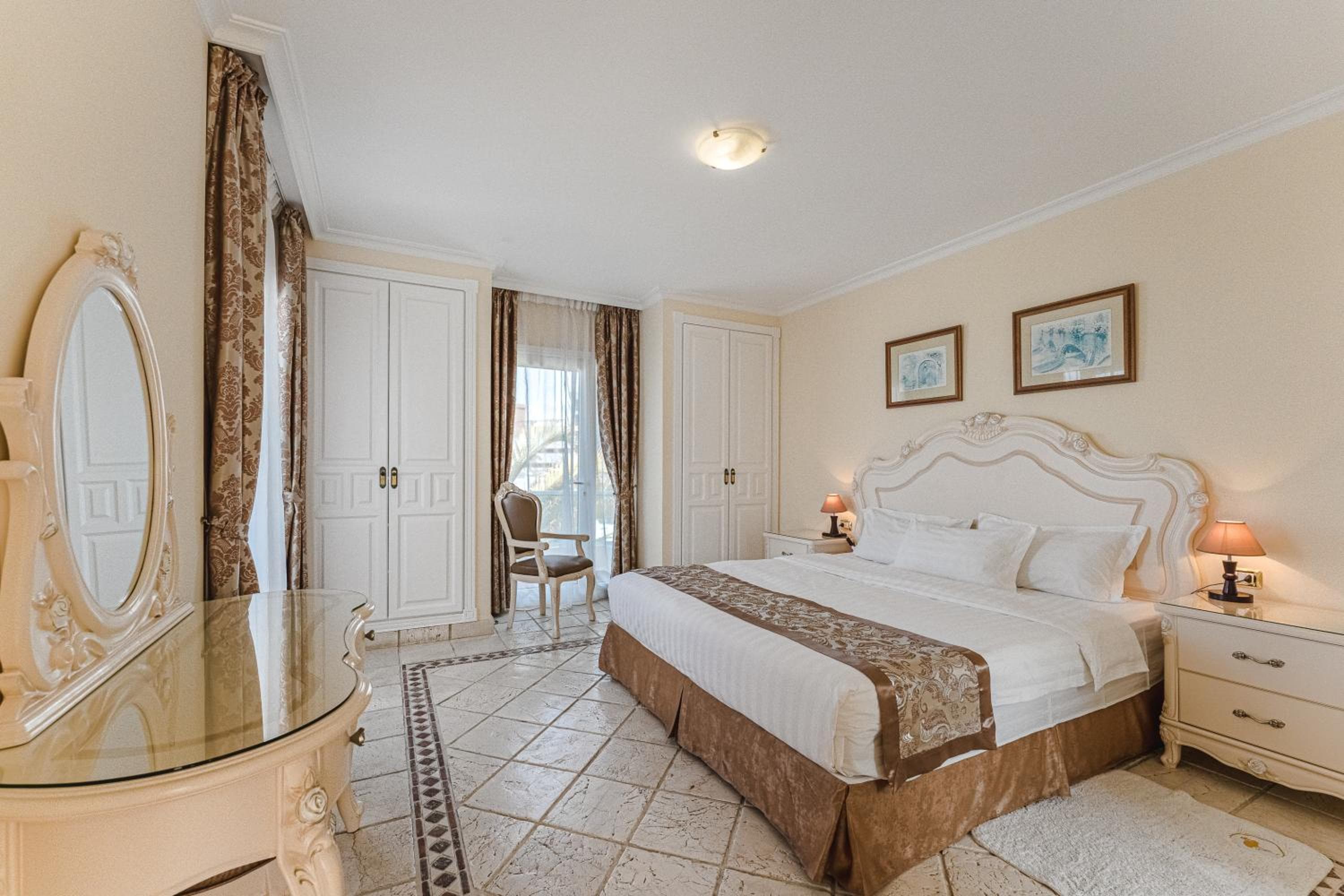 Flamingo Suites Boutique Hotel — 20