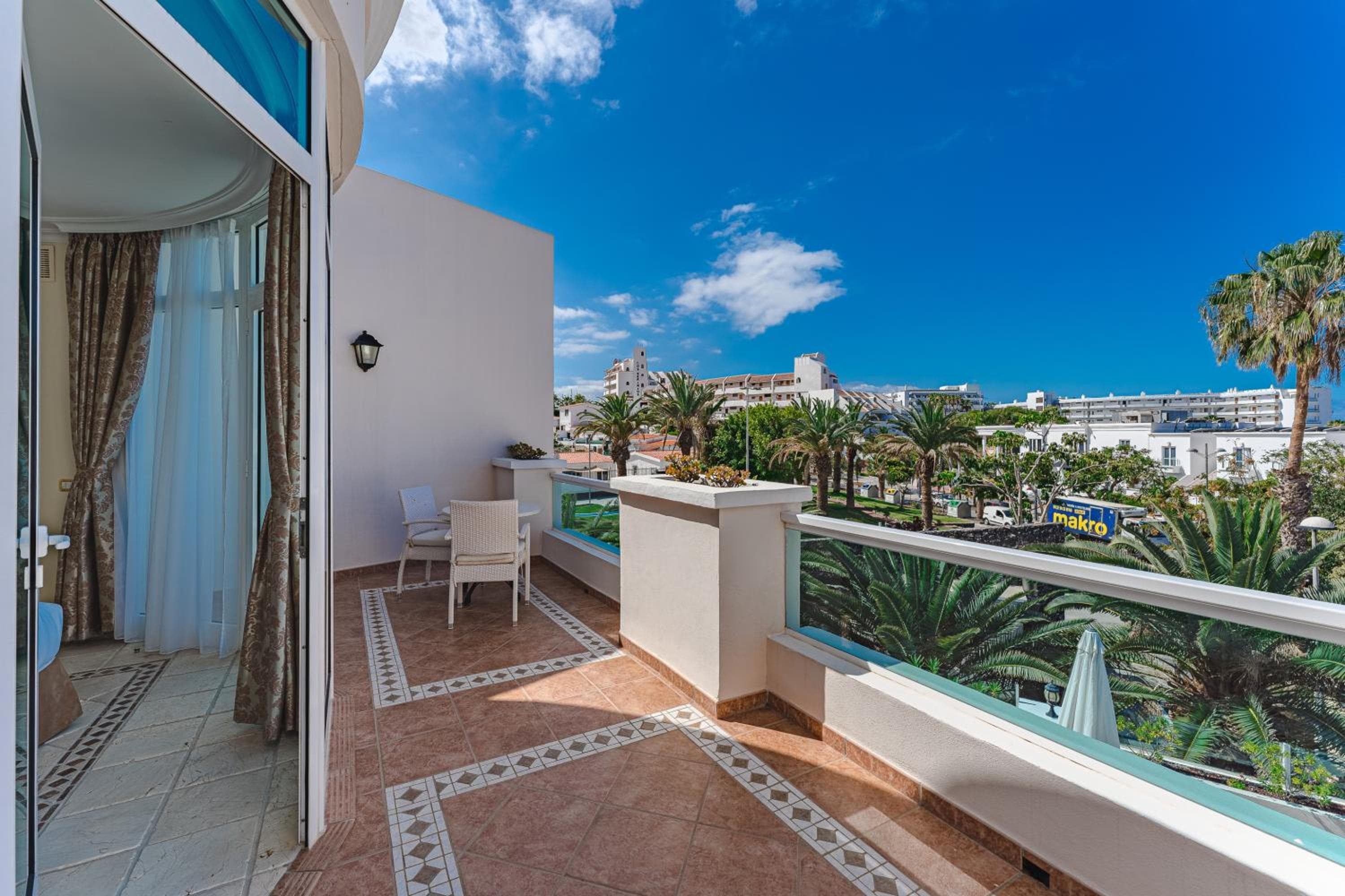 Flamingo Suites Boutique Hotel — 11