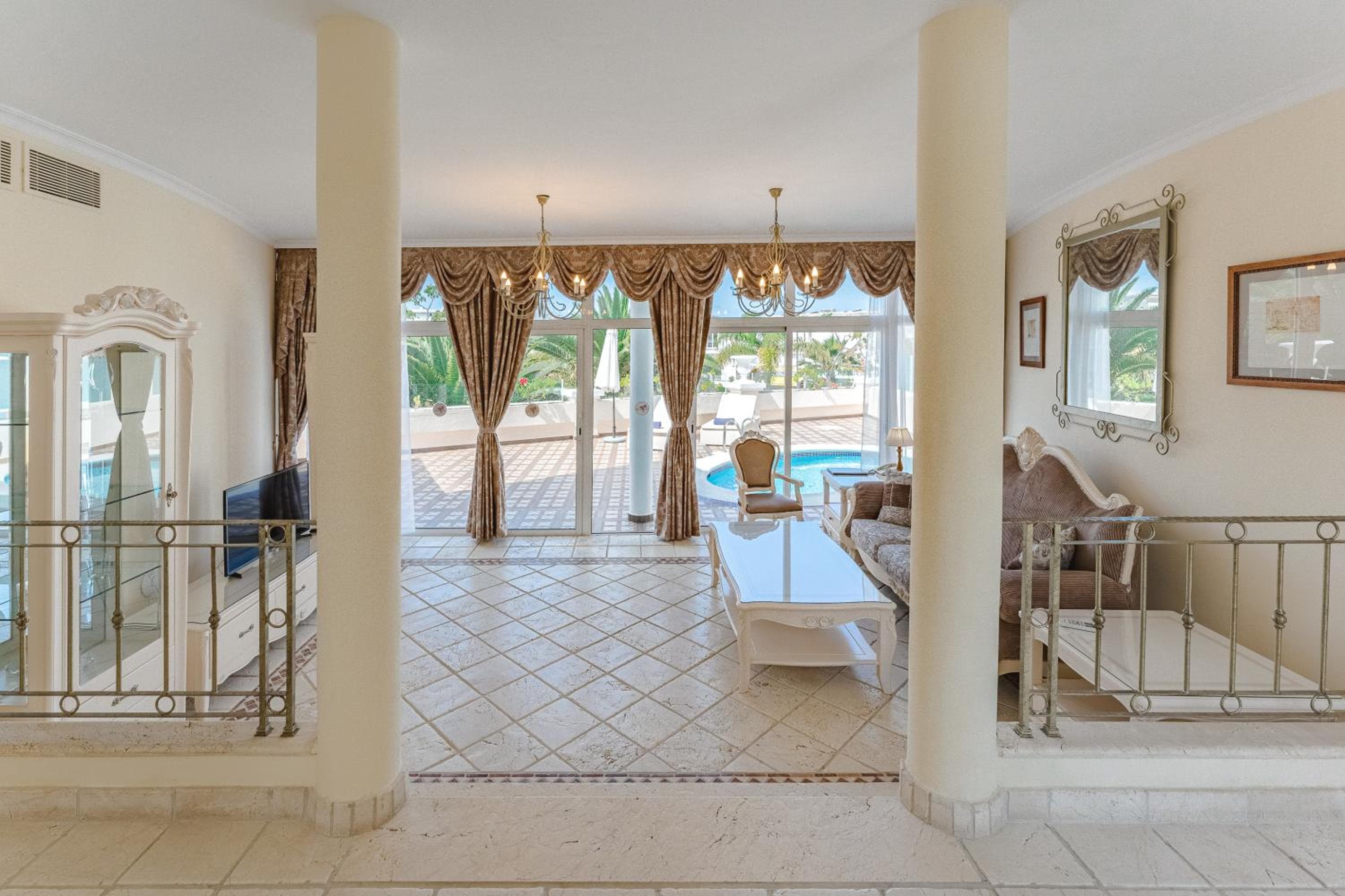 Flamingo Suites Boutique Hotel — 4