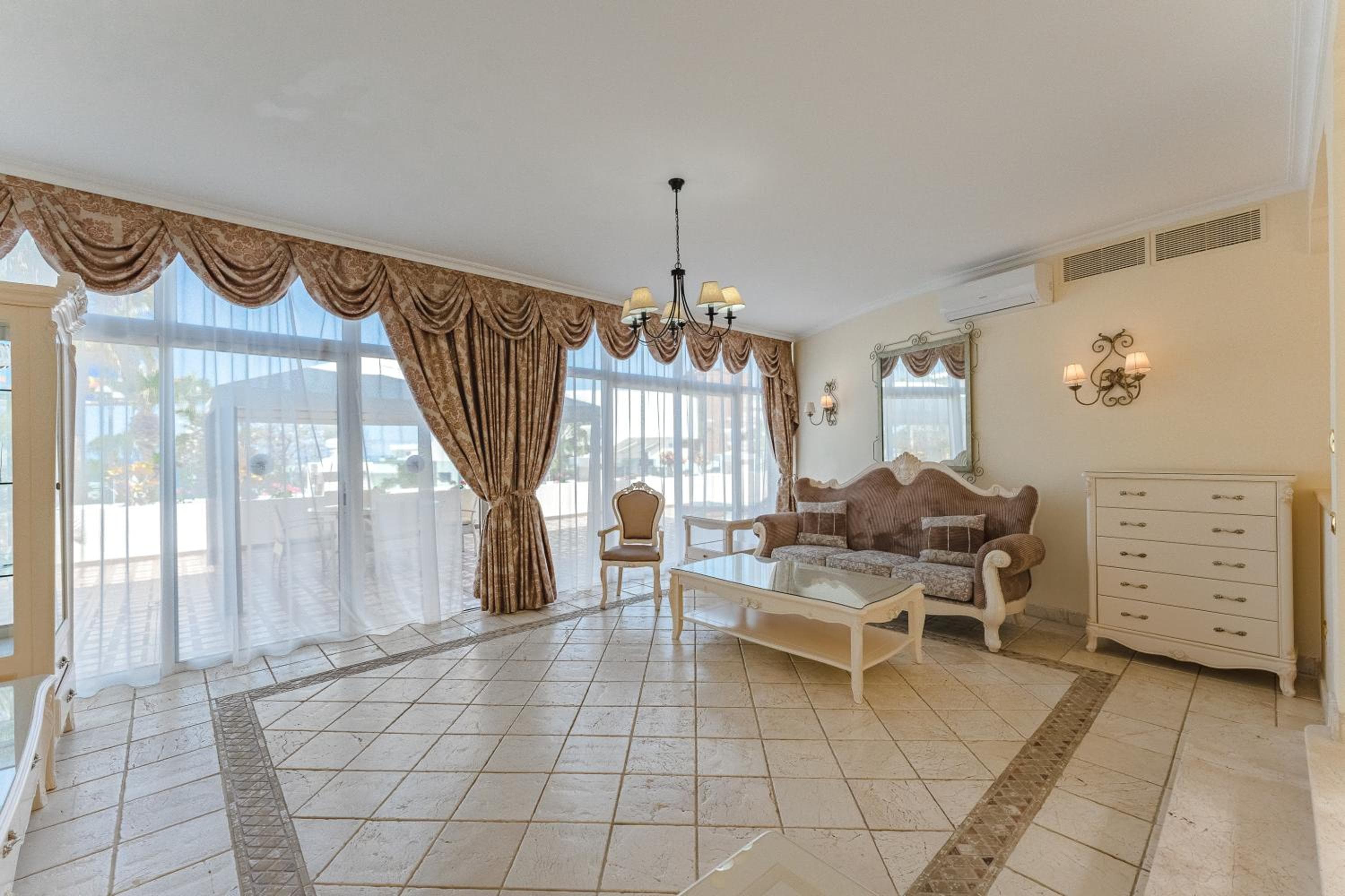 Flamingo Suites Boutique Hotel — 15