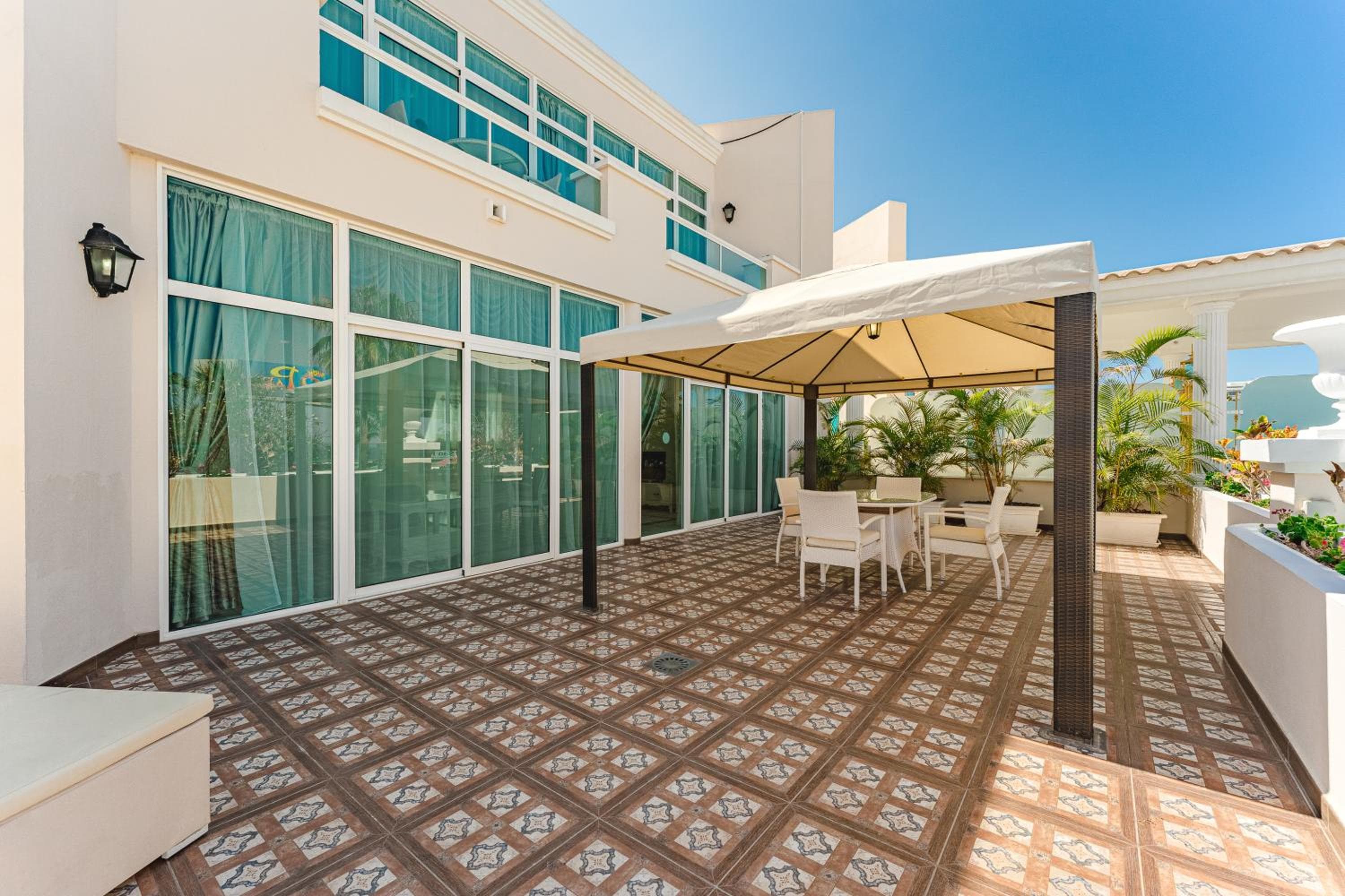Flamingo Suites Boutique Hotel — 18