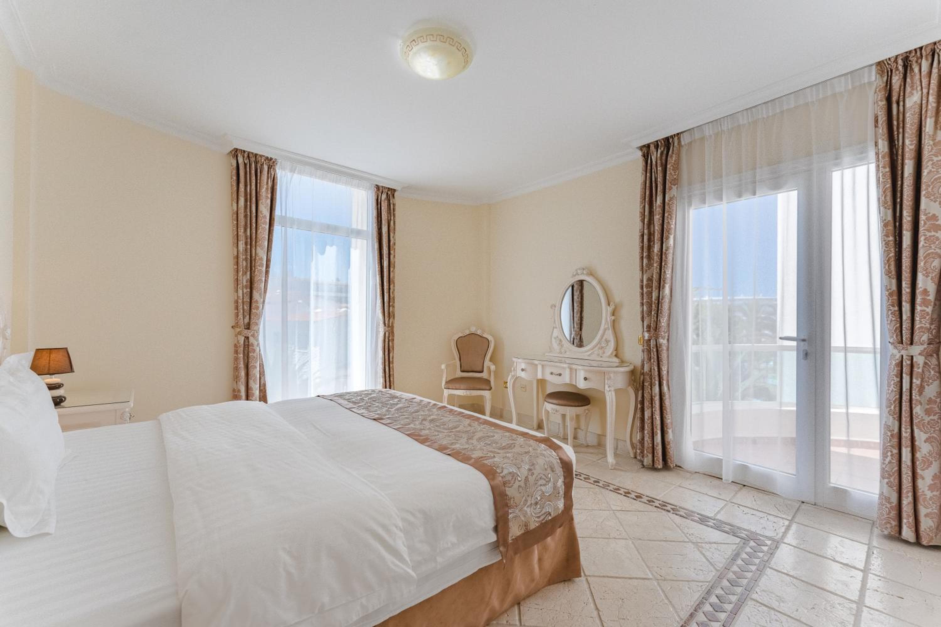 Flamingo Suites Boutique Hotel — 25