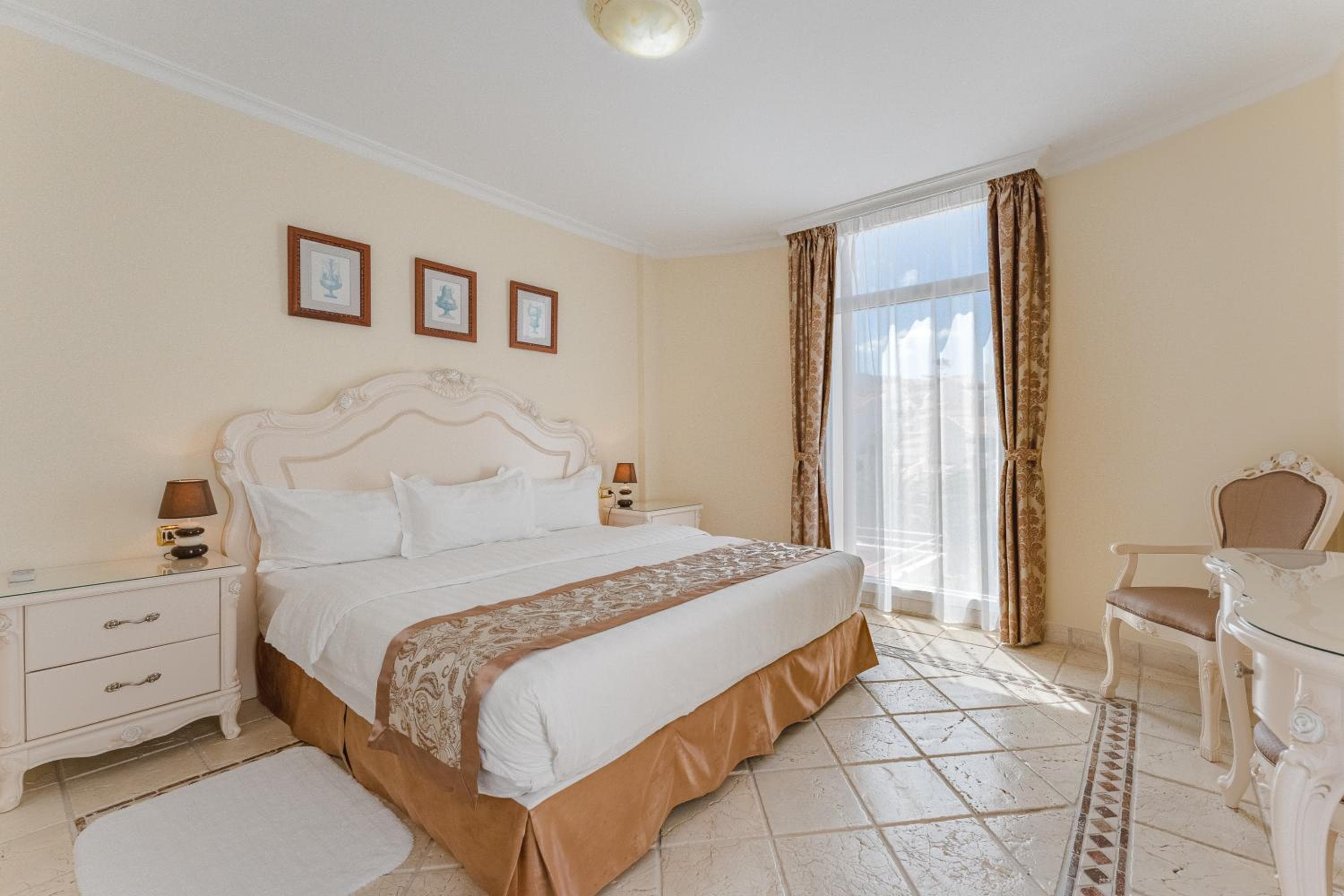 Flamingo Suites Boutique Hotel — 13