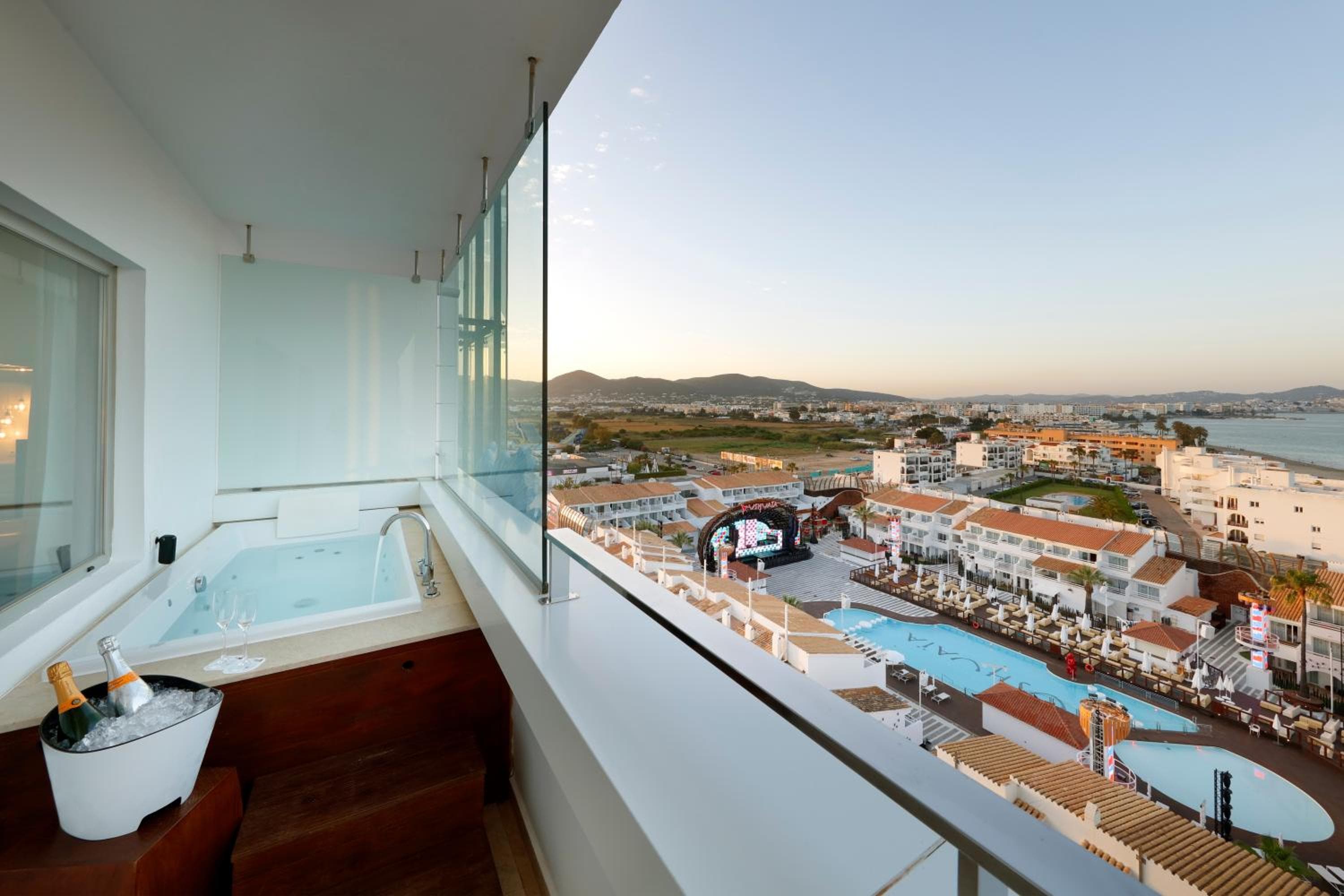 The Unexpected Ibiza Hotel - Ushuaïa Club entrance included — 21