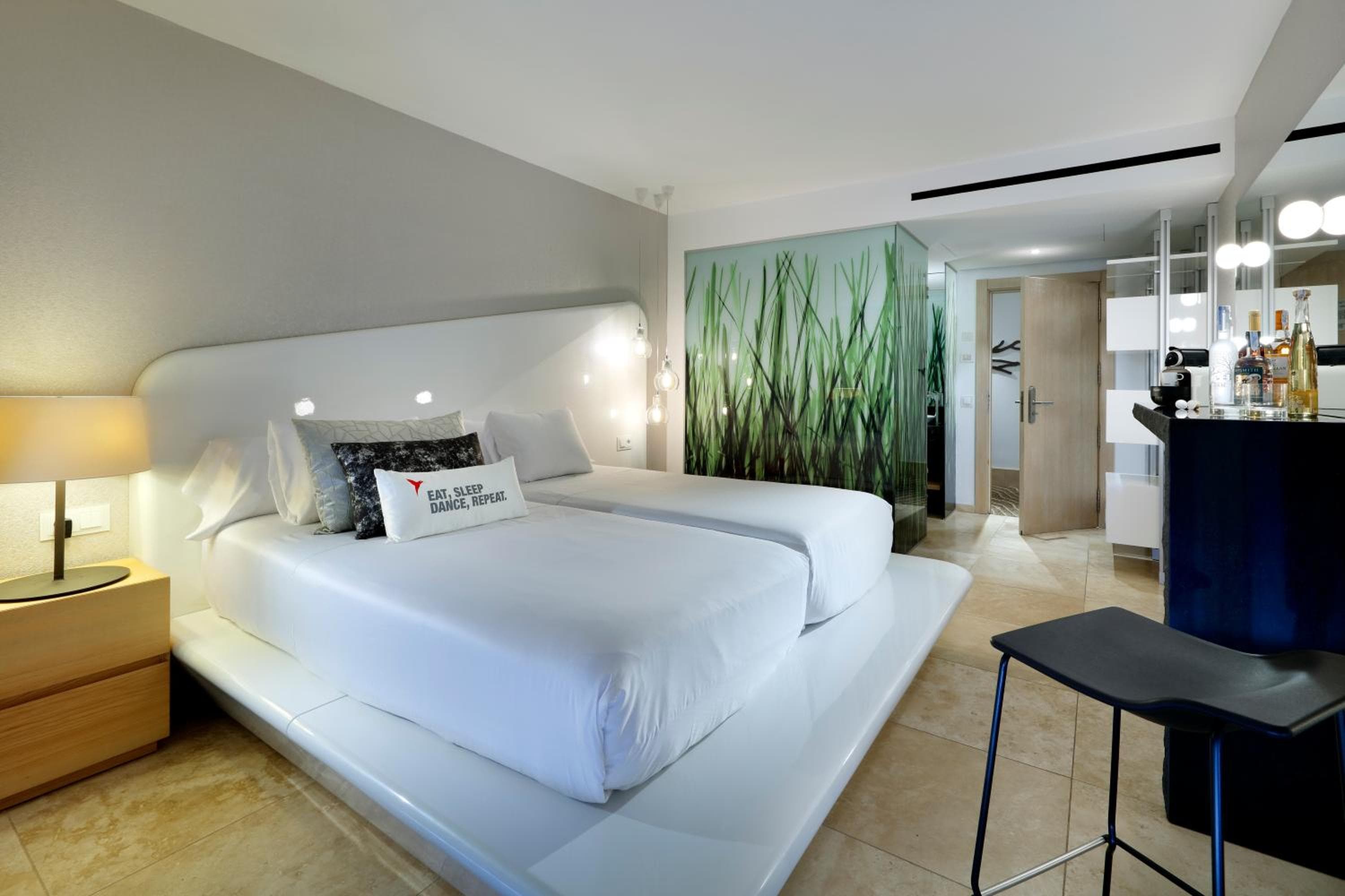 The Unexpected Ibiza Hotel - Ushuaïa Club entrance included — 10