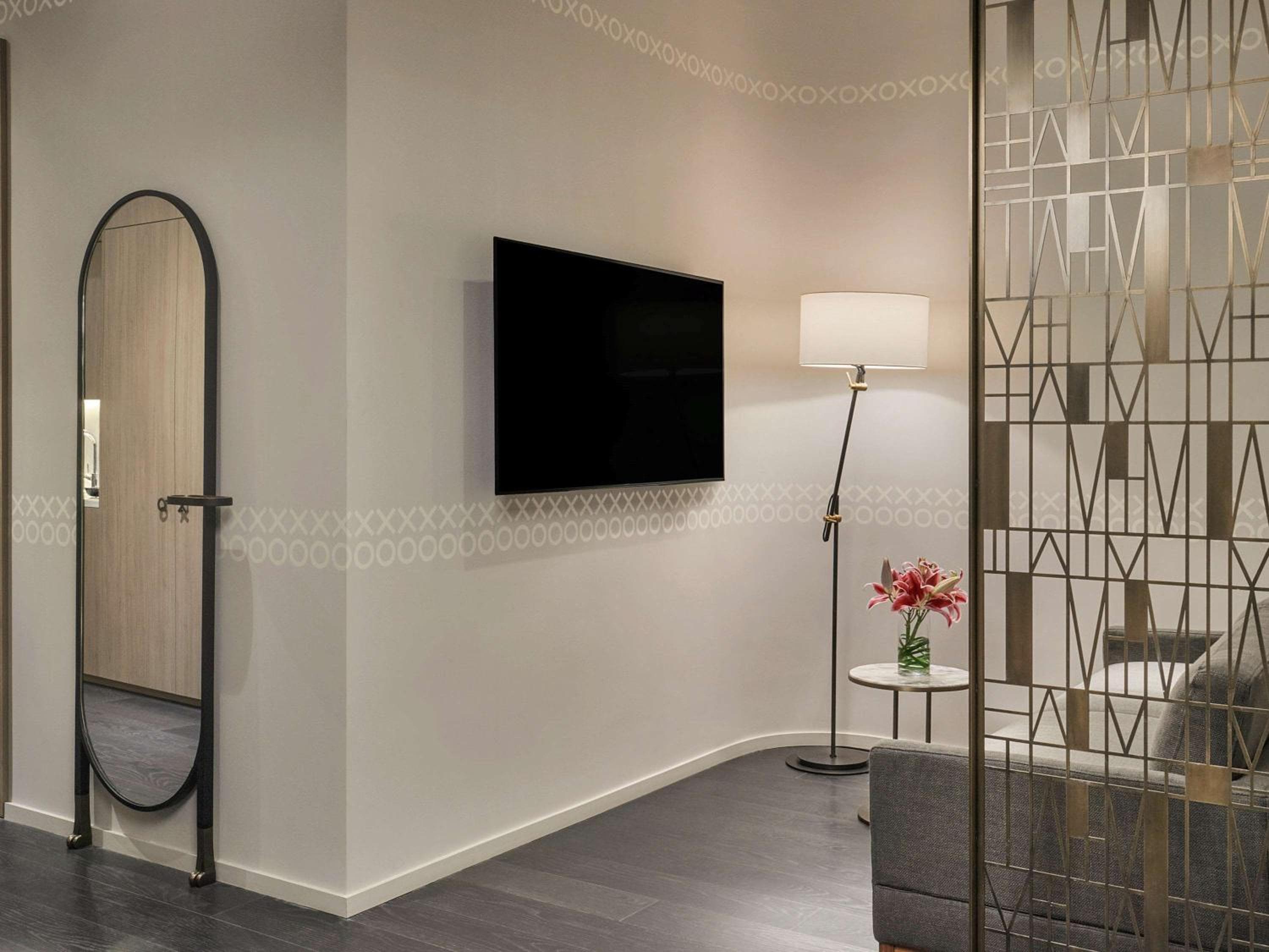 SLS LUX Brickell — 9