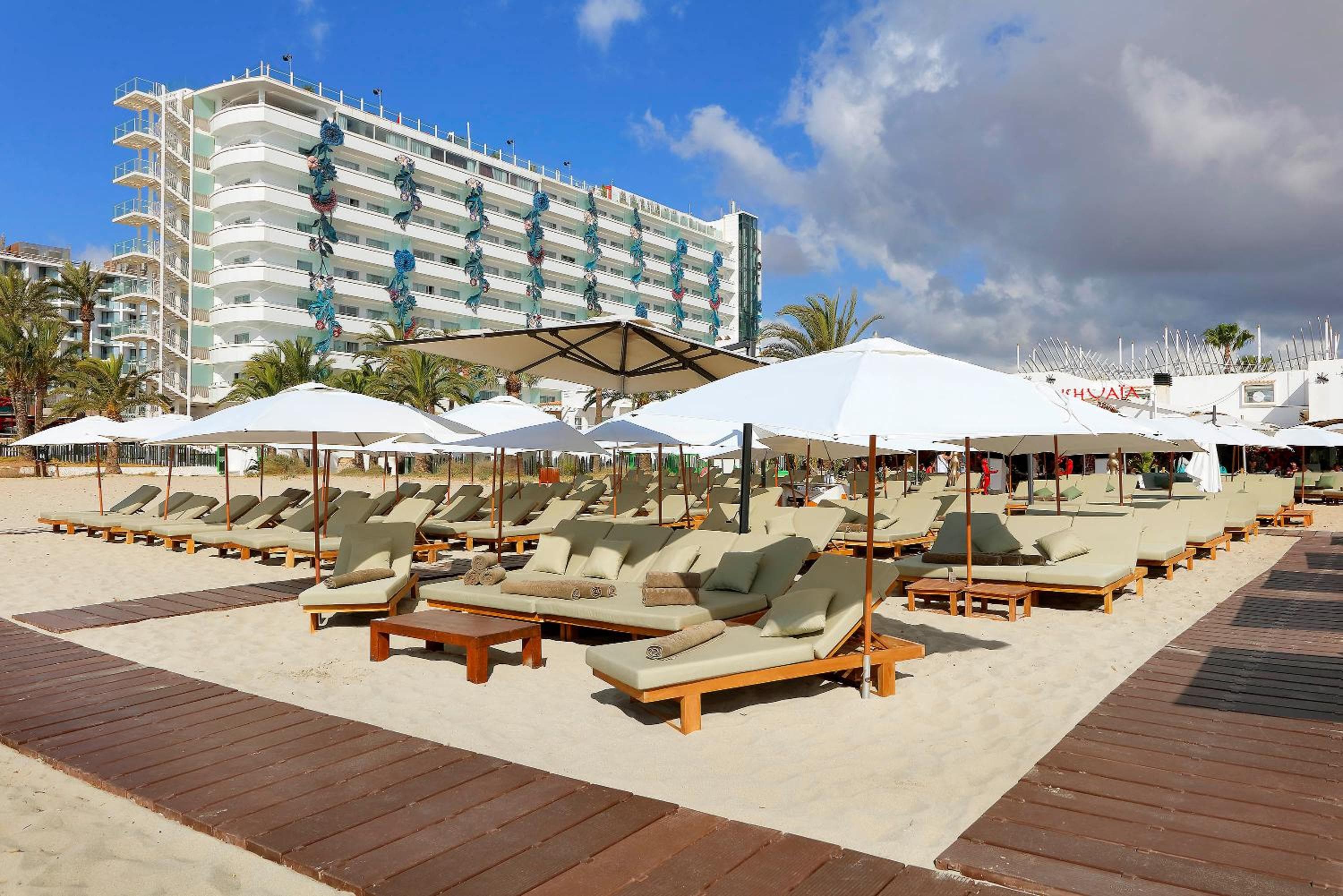 The Unexpected Ibiza Hotel - Ushuaïa Club entrance included — 22