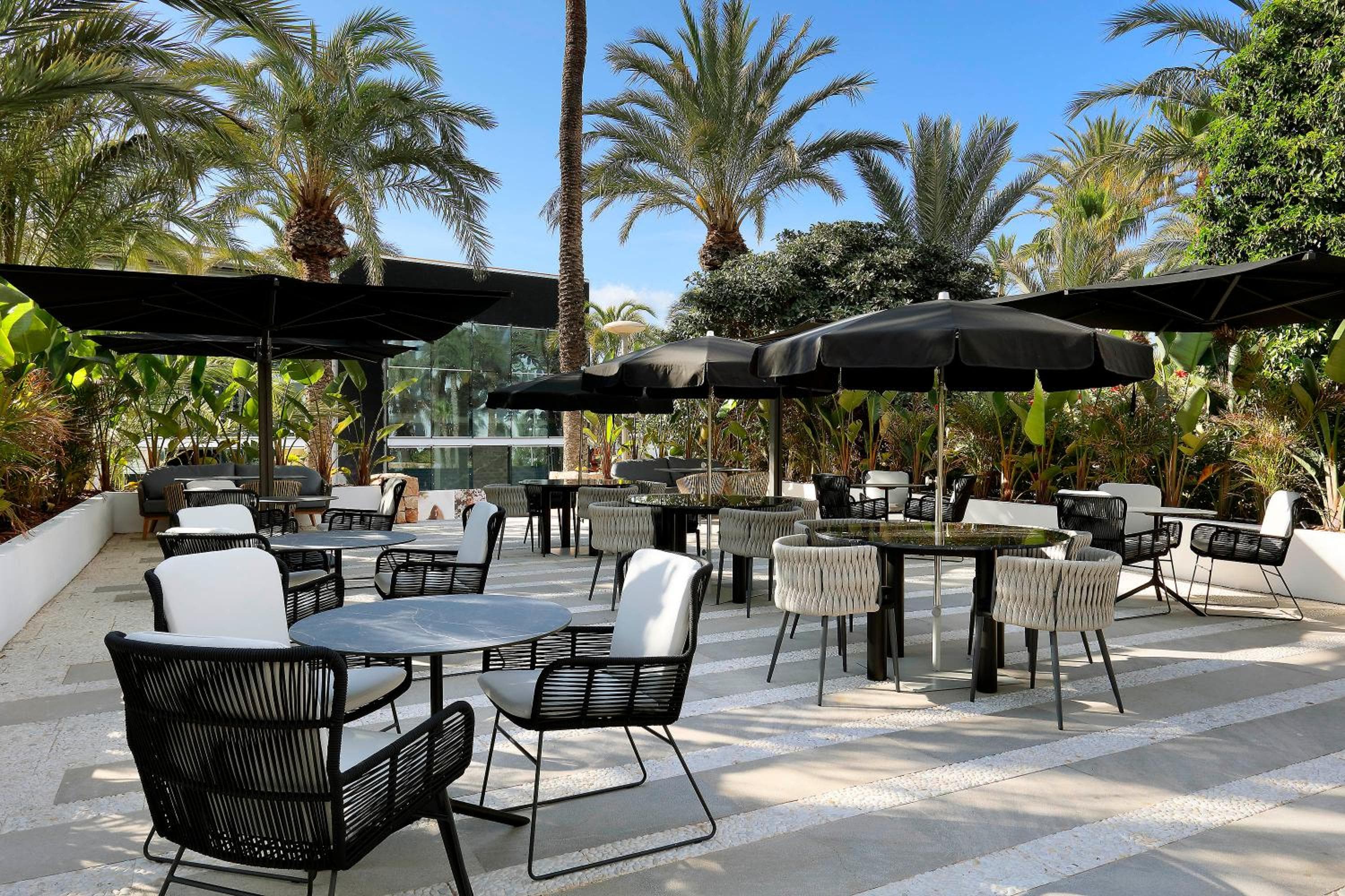 The Unexpected Ibiza Hotel - Ushuaïa Club entrance included — 30