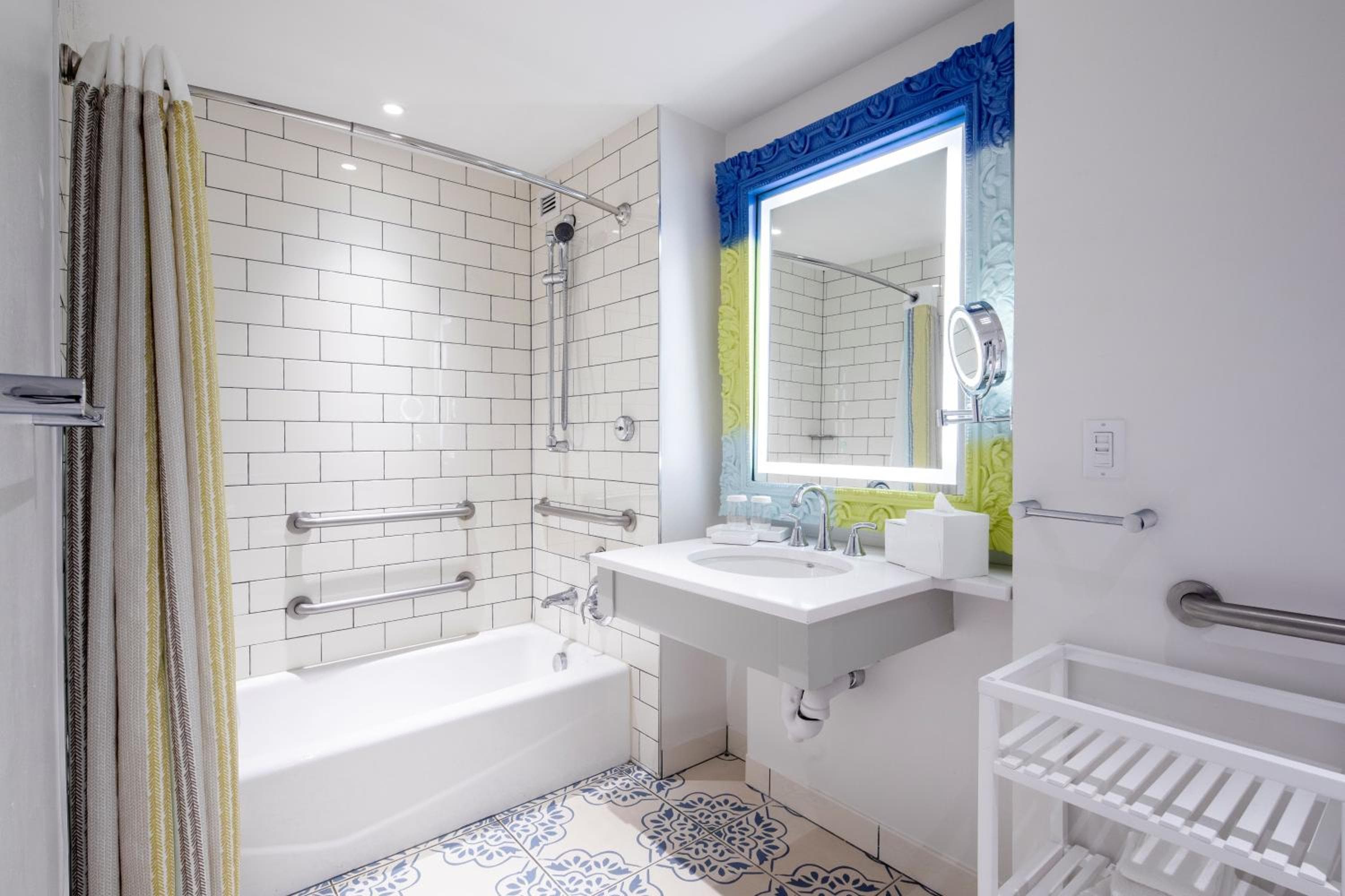 Universal's Loews Sapphire Falls Resort — 16