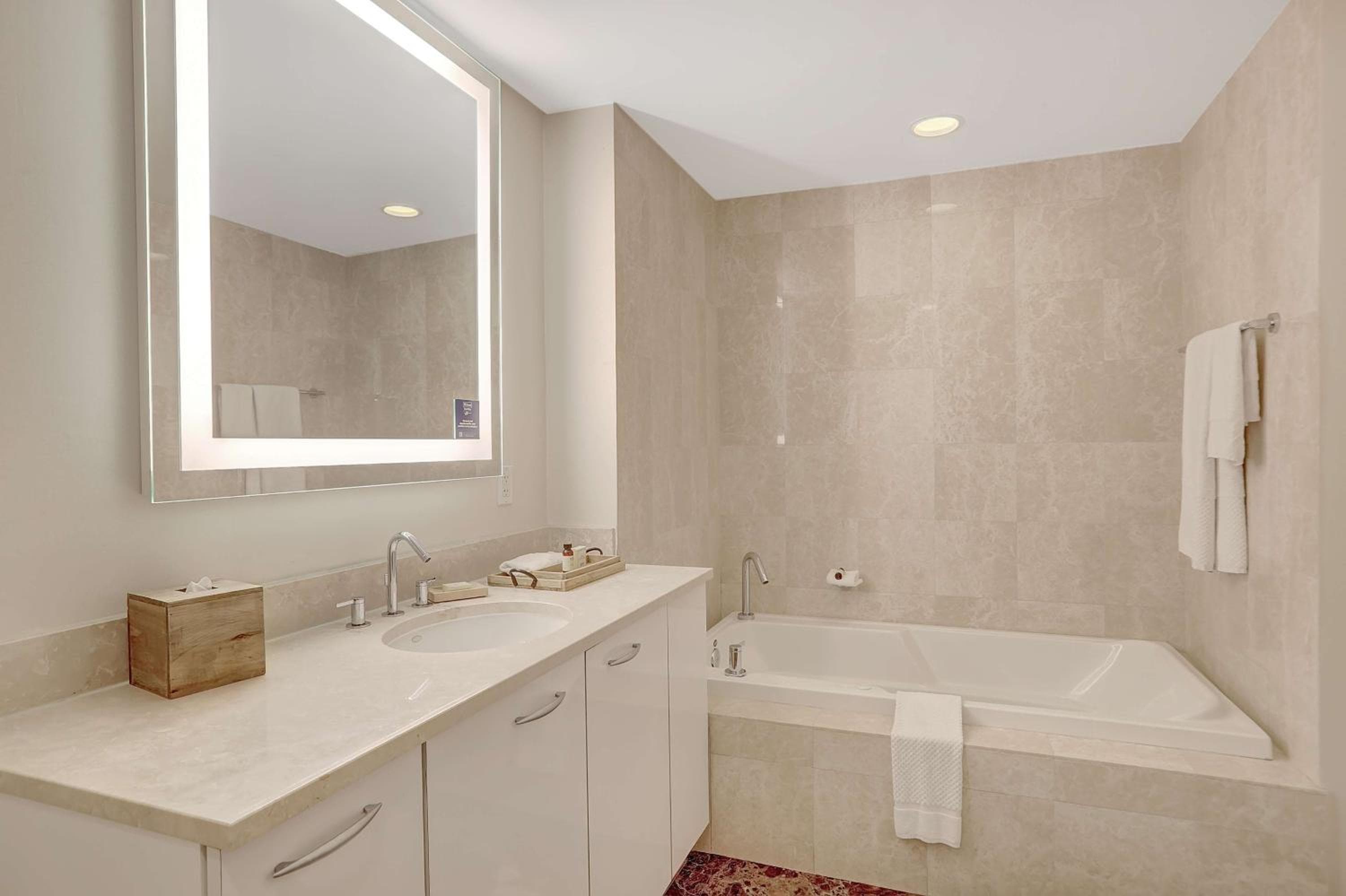 Beach House Fort Lauderdale, A Hilton Resort — 6