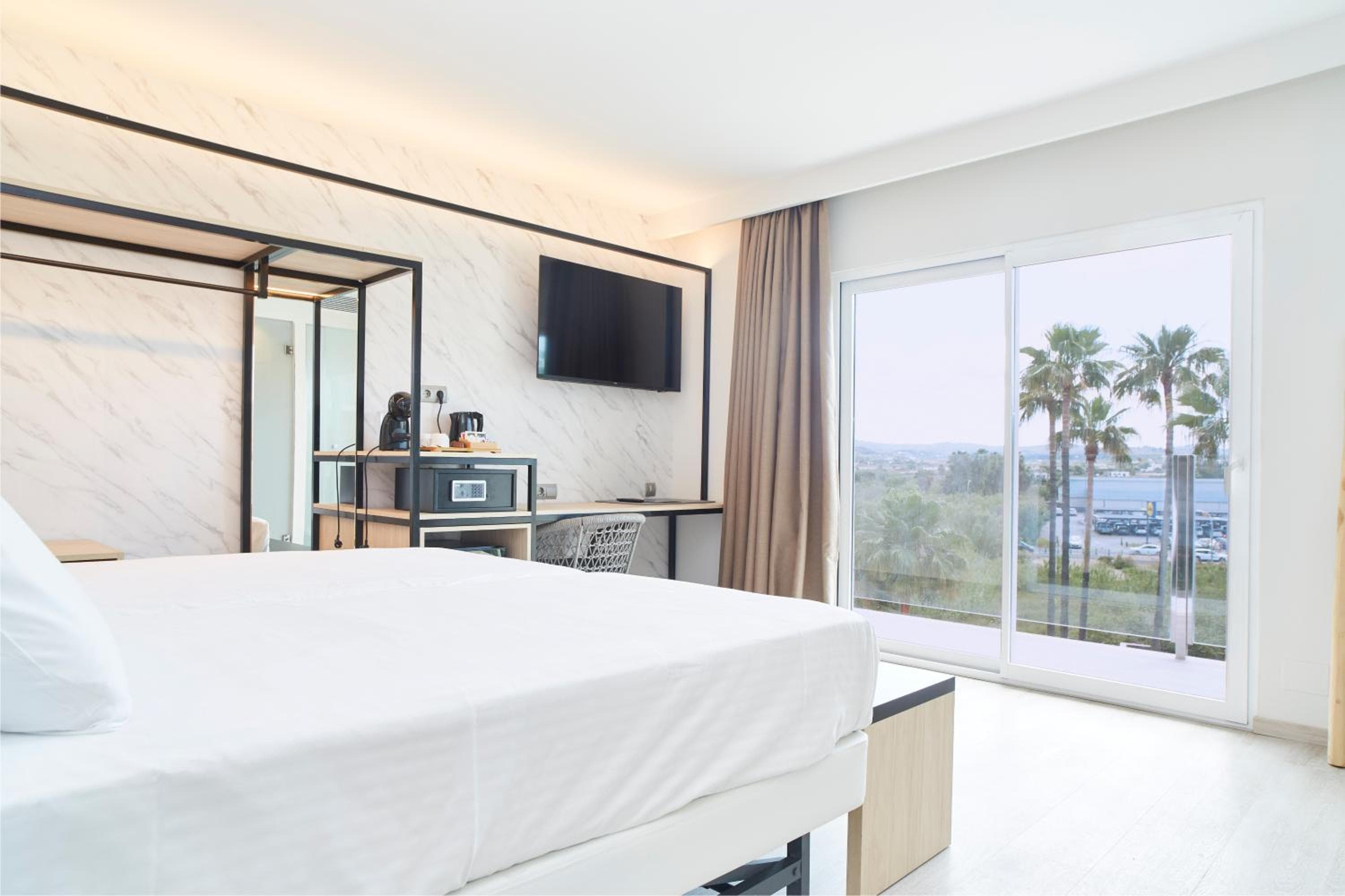Invisa Hotel Es Pla - Adults Only — 16