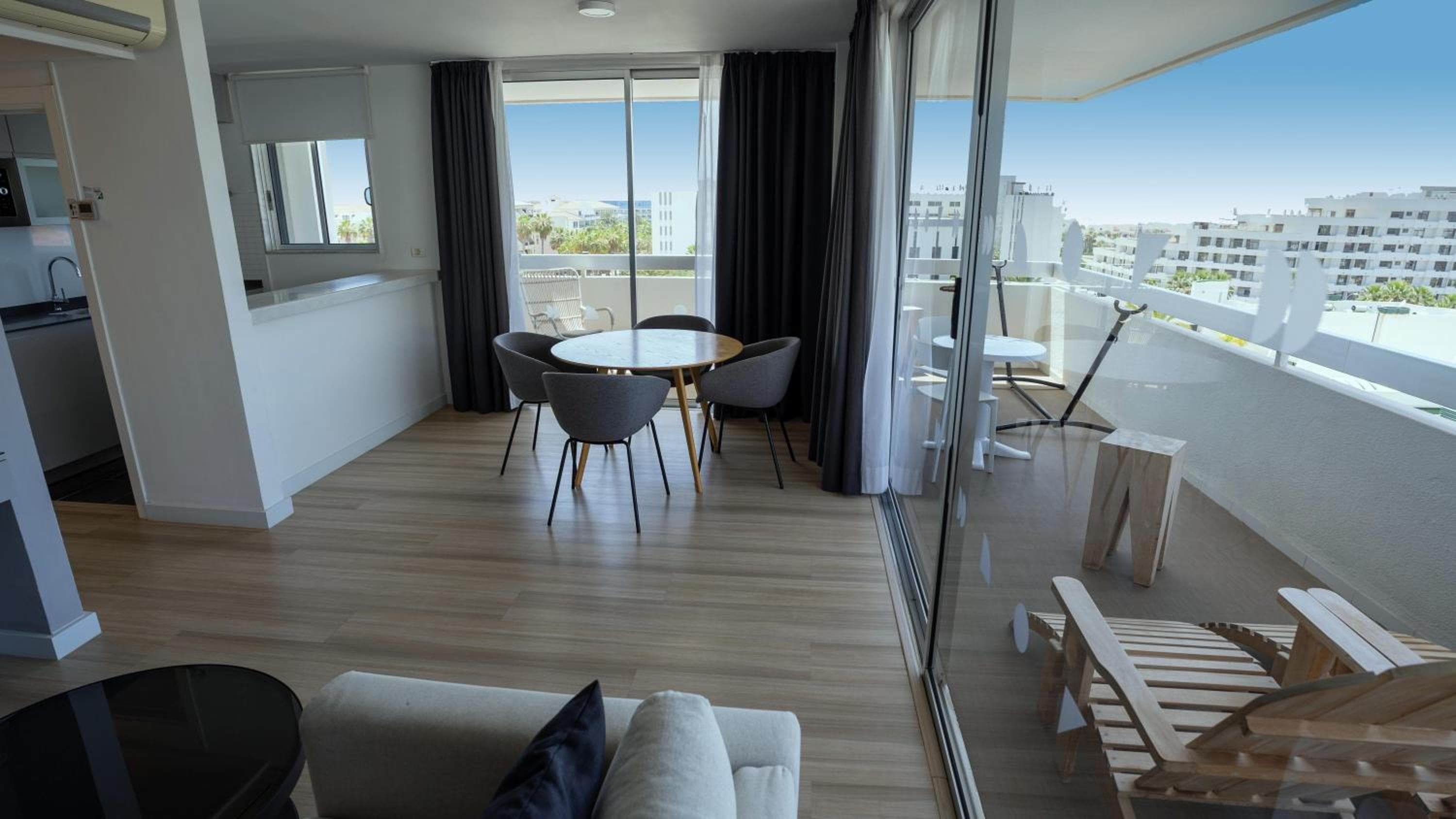 Coral Suites & Spa - Adults Only — 9