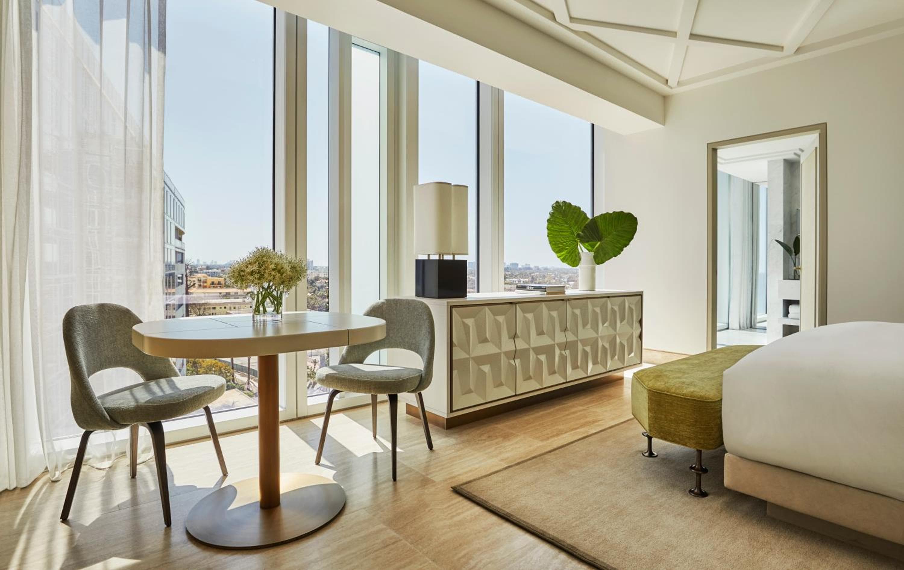 Four Seasons Hotel at The Surf Club — 6