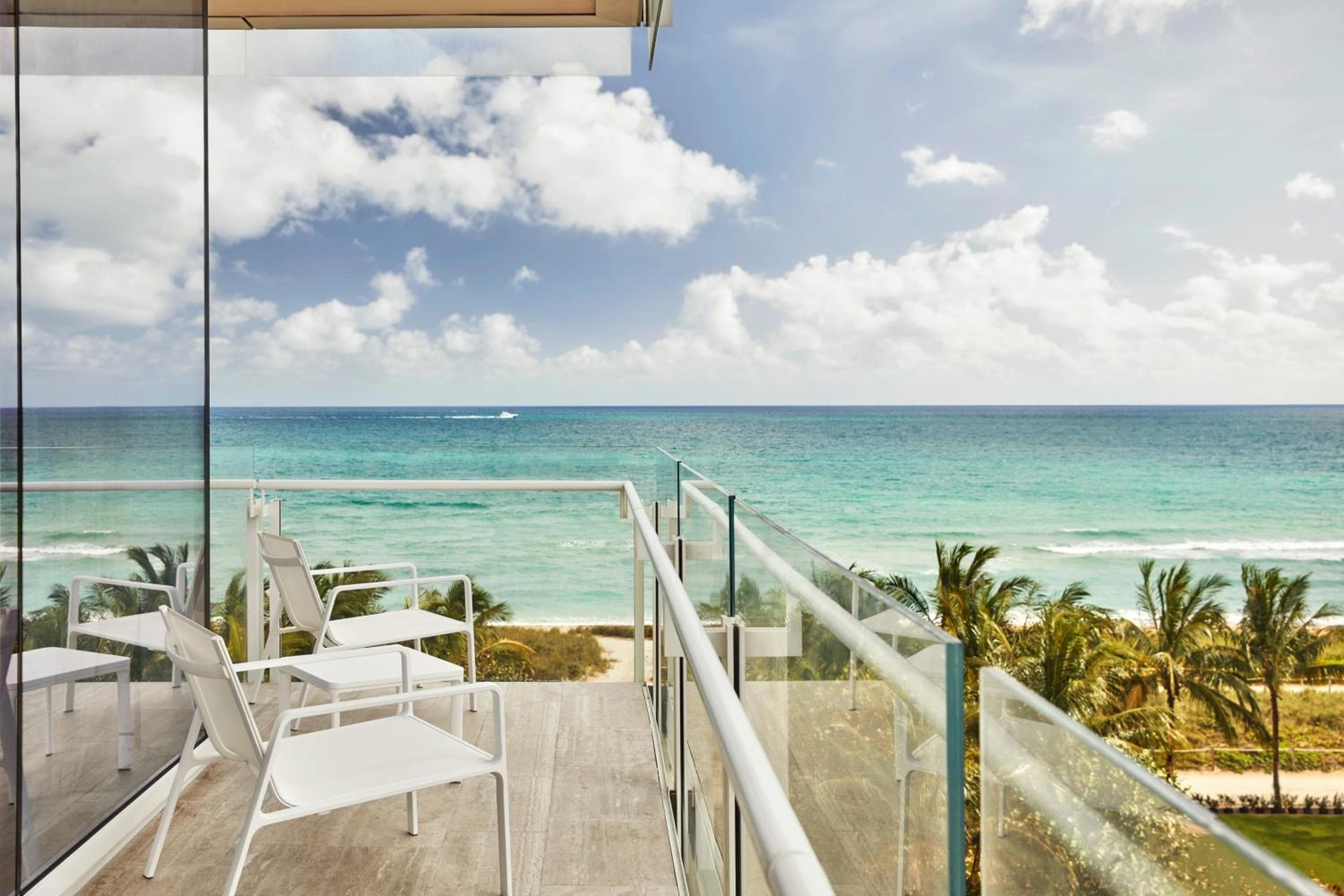 Four Seasons Hotel at The Surf Club — 19