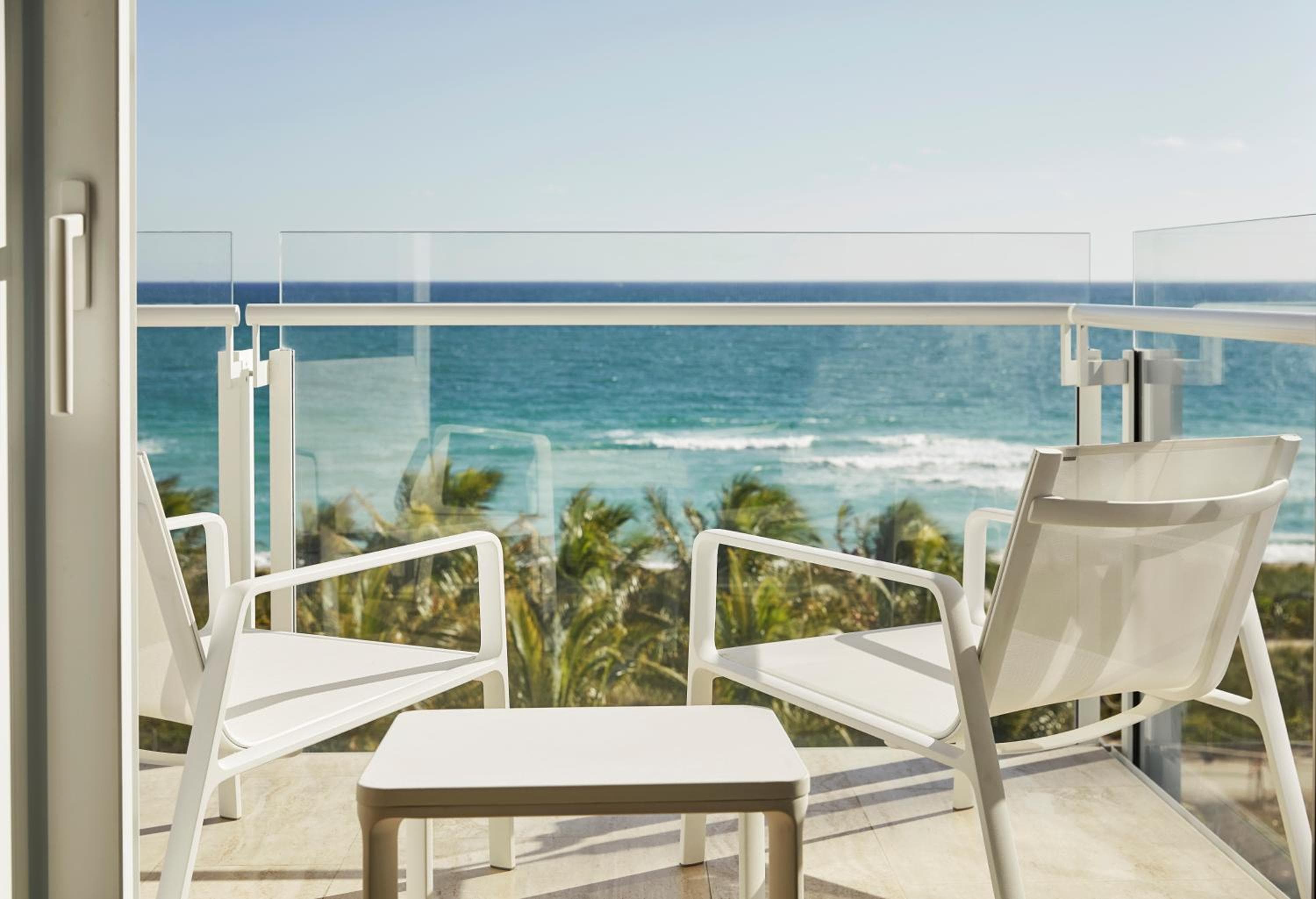 Four Seasons Hotel at The Surf Club — 16