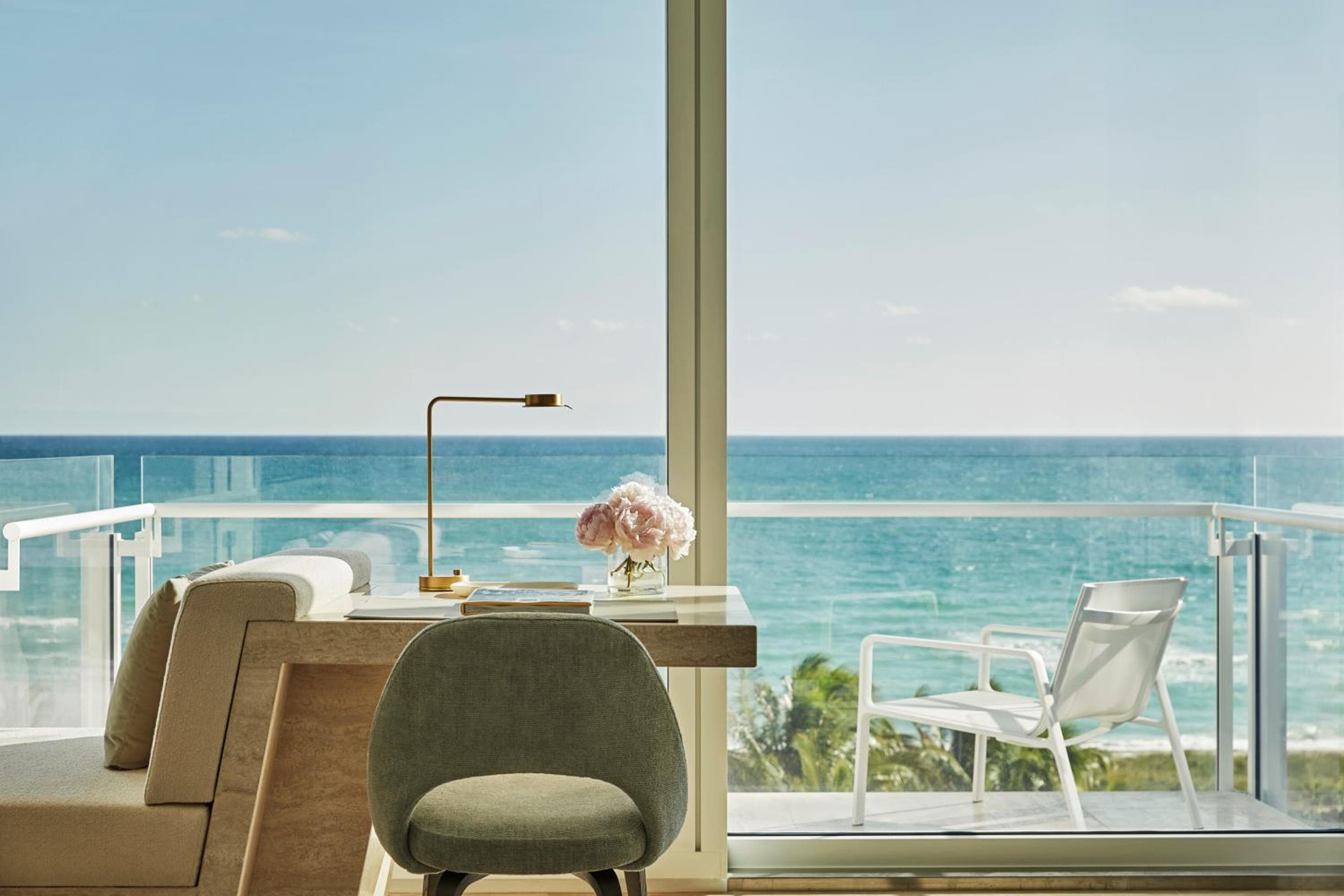Four Seasons Hotel at The Surf Club — 15