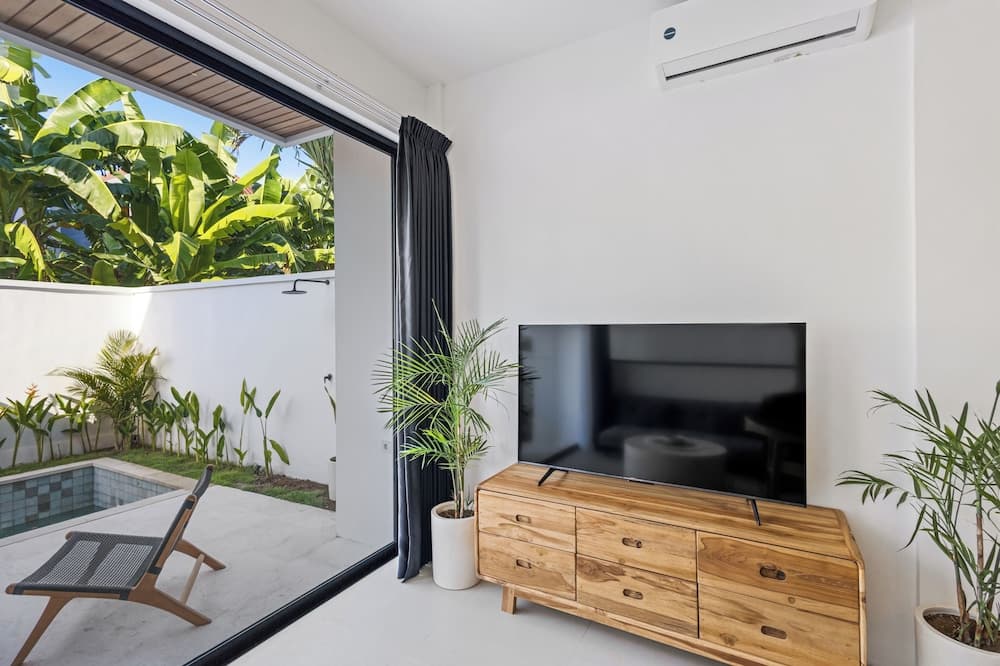 White Residence - Art & Boutique Suites — 7
