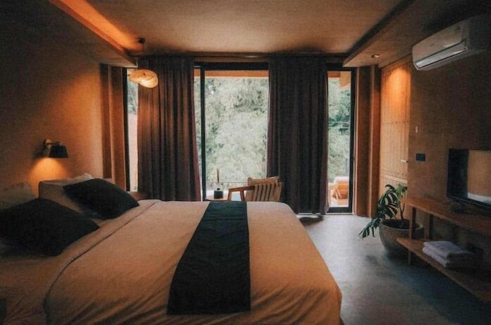 Loji Nyanyi Suite & Brew — 6
