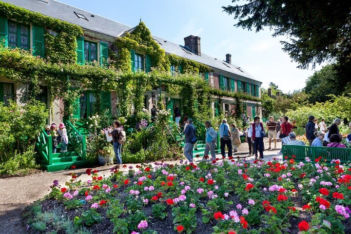 Giverny Monet’s Home and Gardens Half Day Tour from Paris